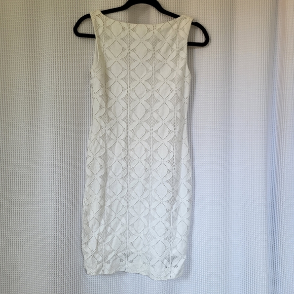 Banana Republic V-Neck shift dress, white, stretch cotton lace, size 4 - Picture 2 of 6